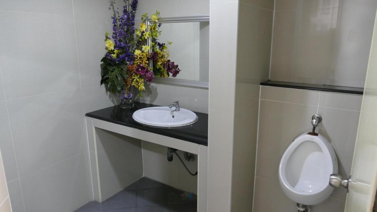 Sundowner Sukhumvit Apartment Банкок Екстериор снимка