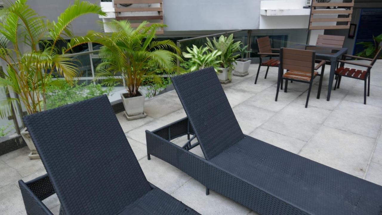 Sundowner Sukhumvit Apartment Банкок Екстериор снимка